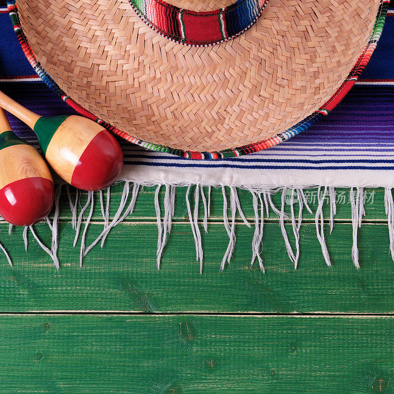 墨西哥cinco de mayo边界绿色的木材背景墨西哥宽边帽